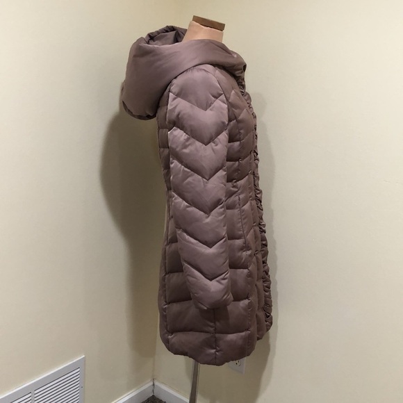 T Tahari Down Puffy Coat Size Small Taupe Knee Length Puffer - Picture 3 of 11